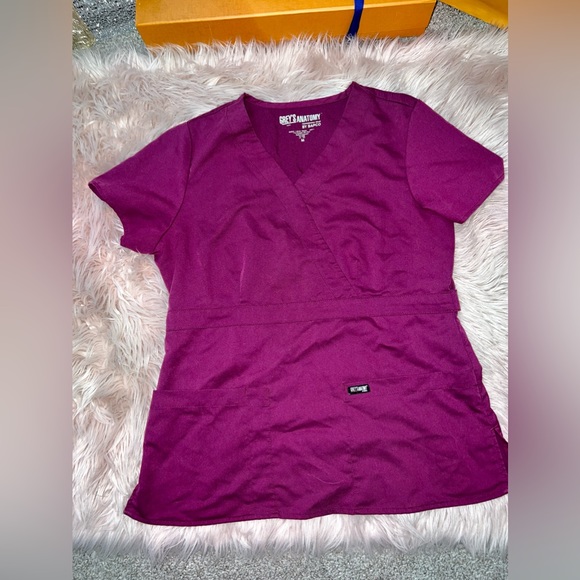 SOLD✨Grey’s Anatomy Barco Burgundy / Maroon / Wine V- Neck Scrub Top, Size M - Picture 1 of 4